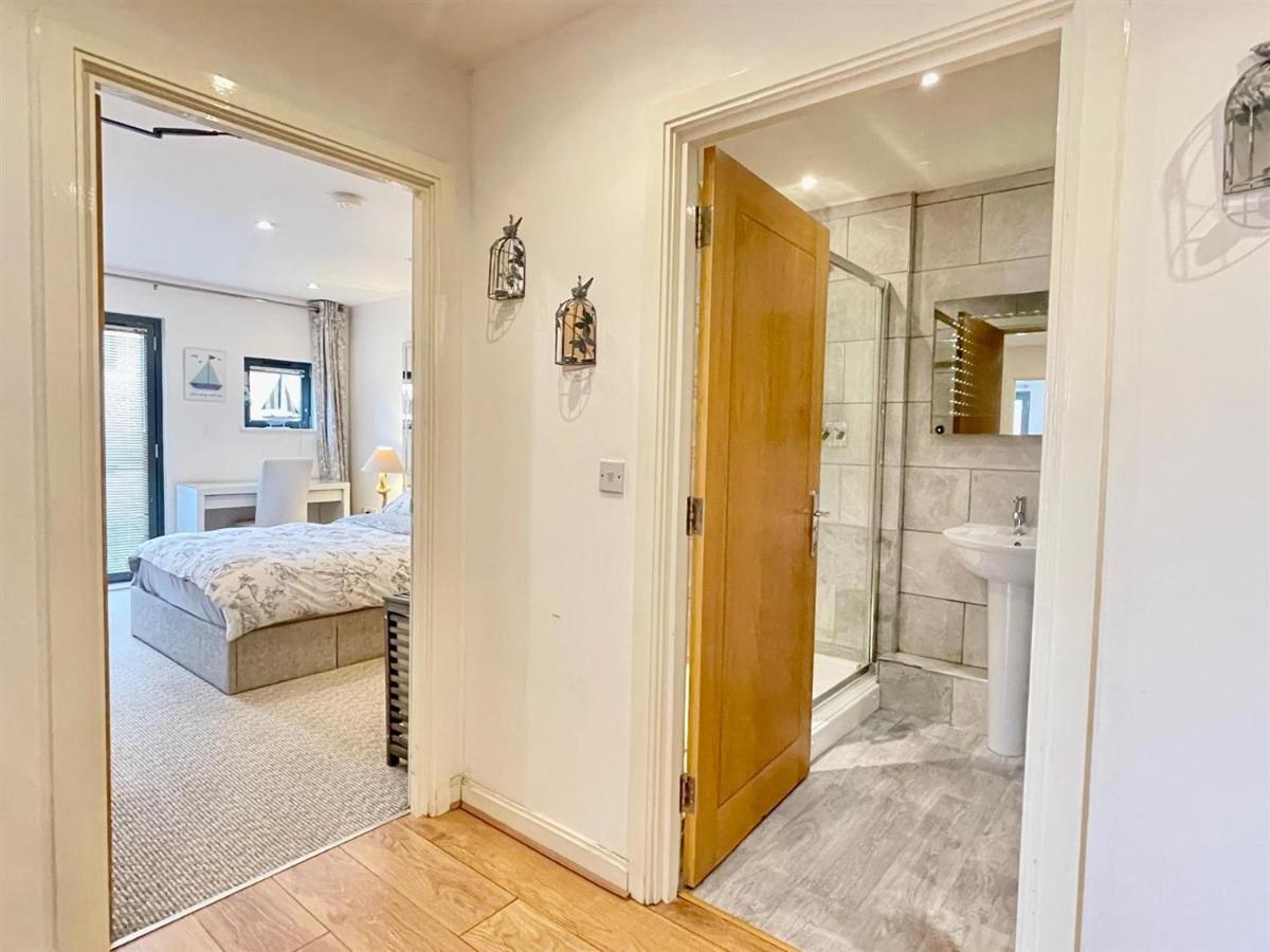 Penthouse Marina Centre 100m From * Swansea